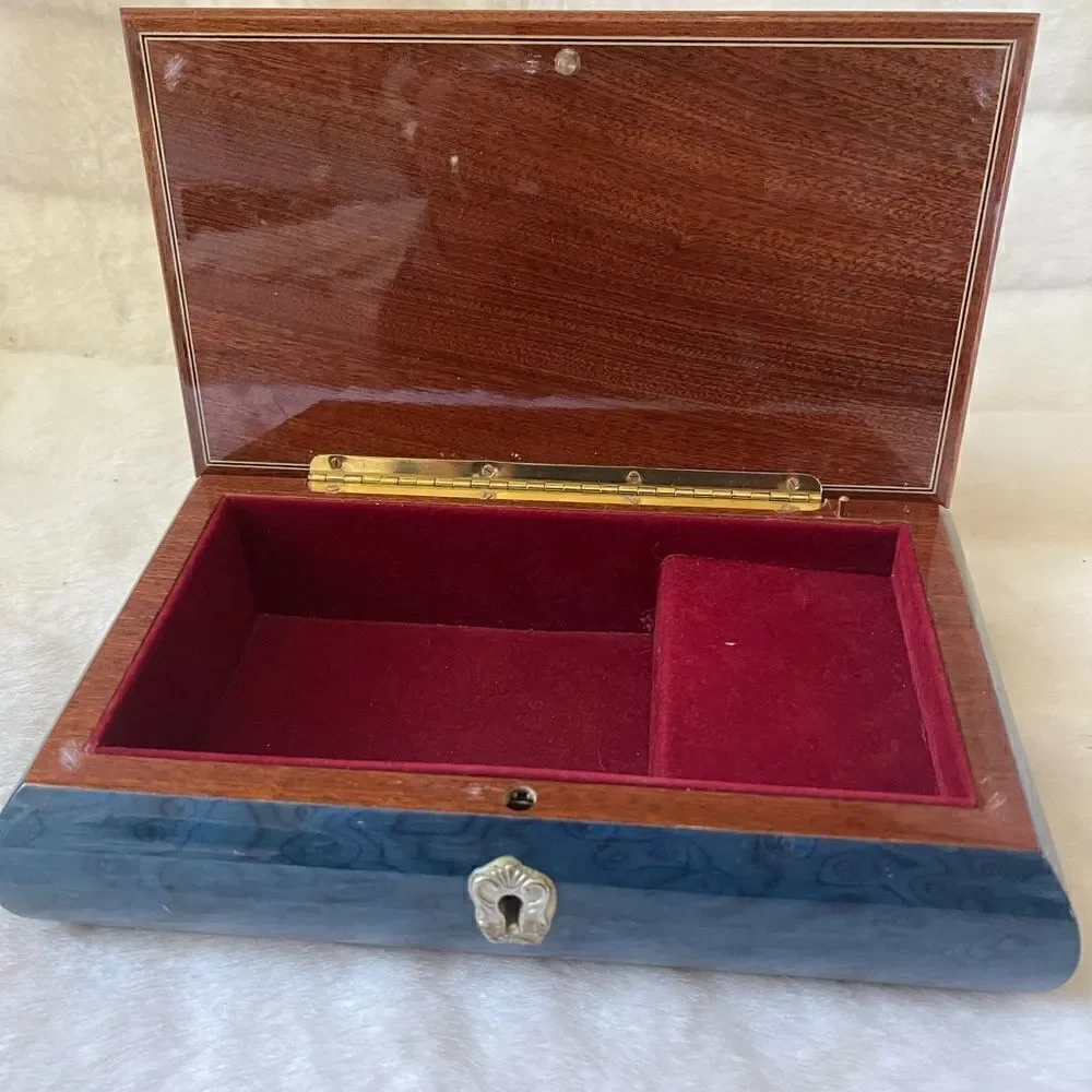 Vintage Romance high gloss Navy Blue inlaid musical jewelry box made in… - Picture 4 of 13